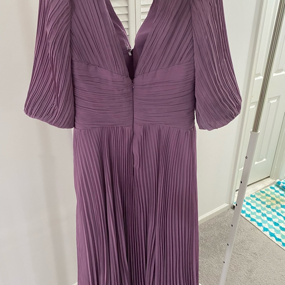 Elegant Purple Pleated Dress - Picture 5 of 8